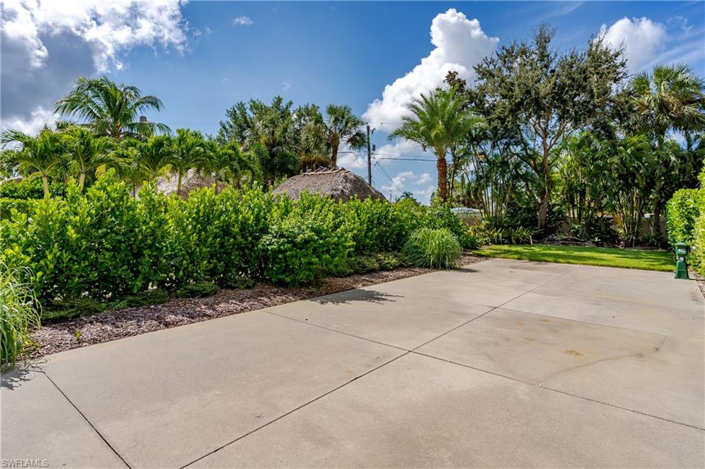 NAPLES MOTORCOACH RESORT - Land