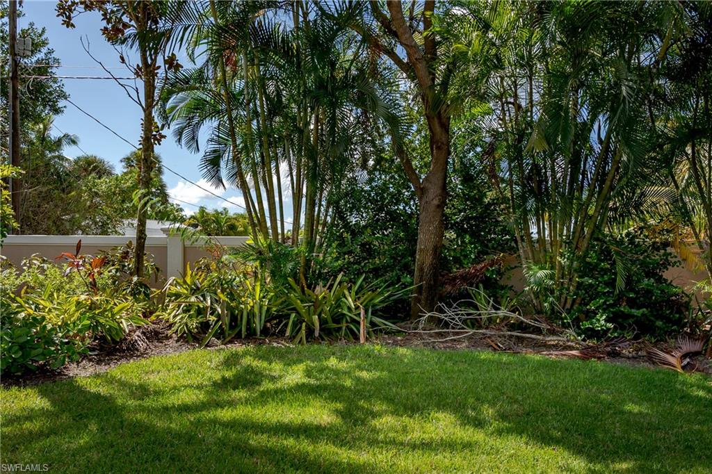 NAPLES MOTORCOACH RESORT - Land