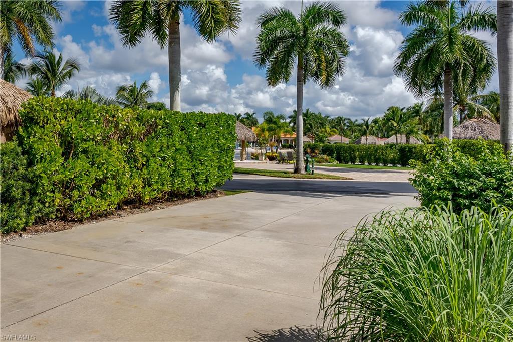 NAPLES MOTORCOACH RESORT - Land