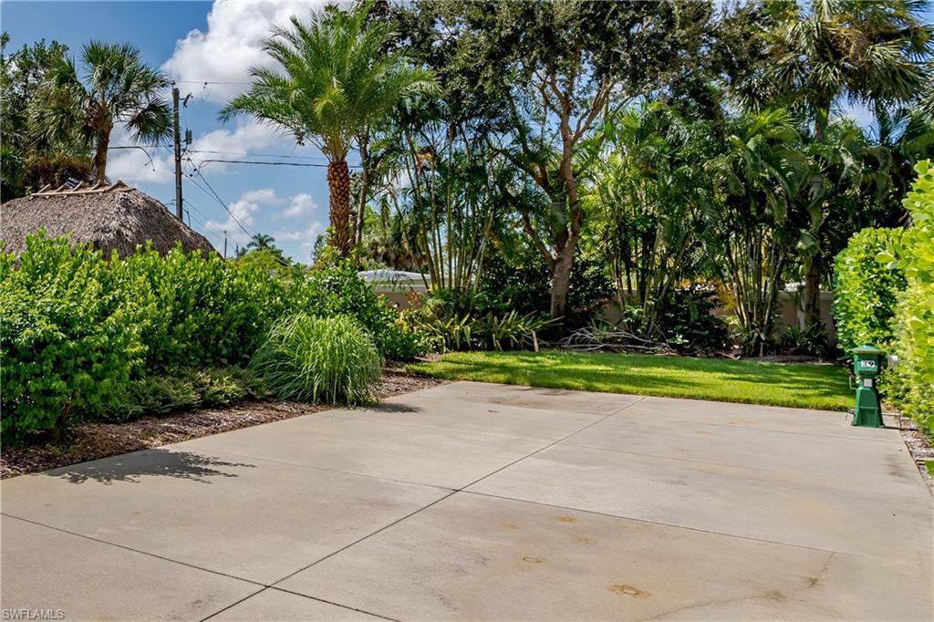 NAPLES MOTORCOACH RESORT - Land