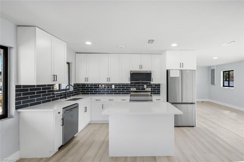 BERTS BAYSHORE MANOR - Residential Lease