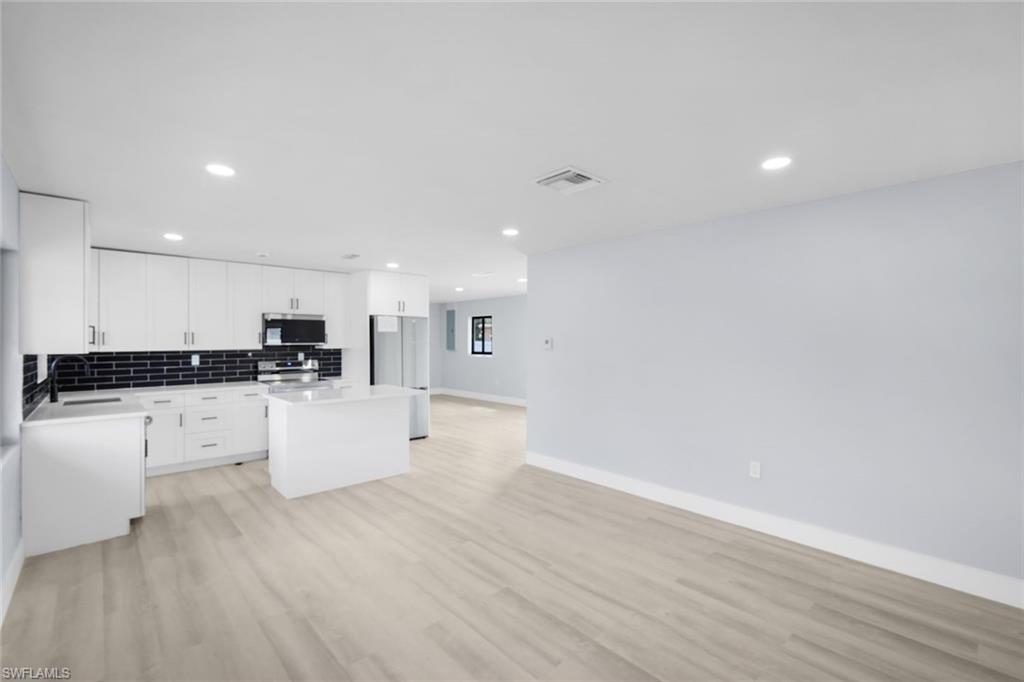 BERTS BAYSHORE MANOR - Residential Lease