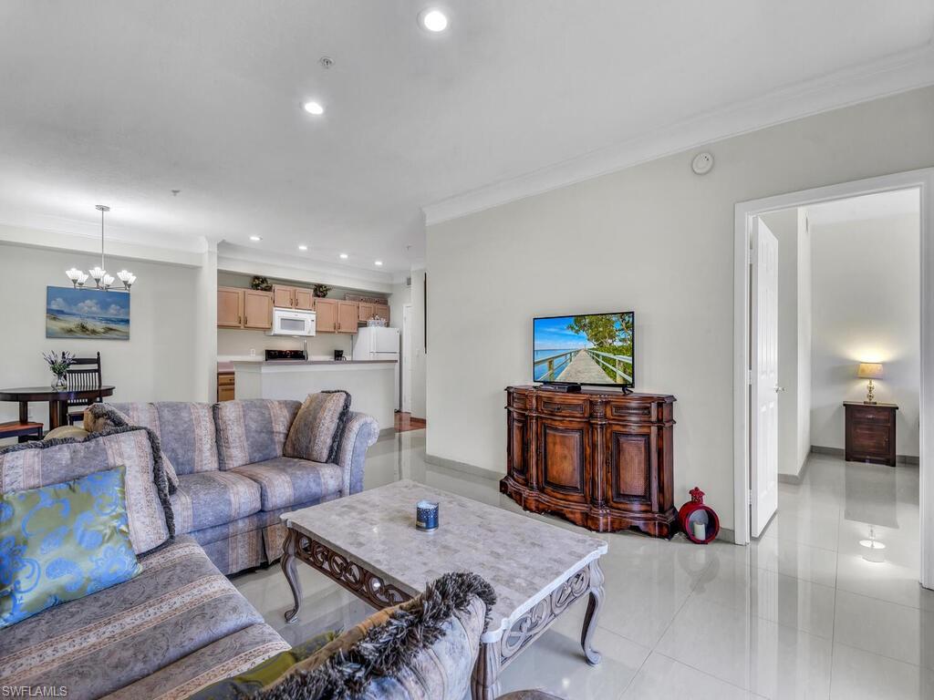 ROYAL GREENS - Residential