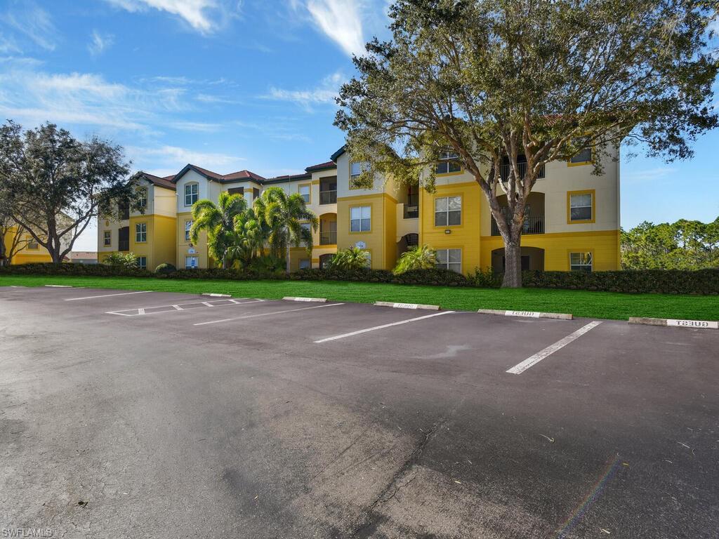 ROYAL GREENS - Residential