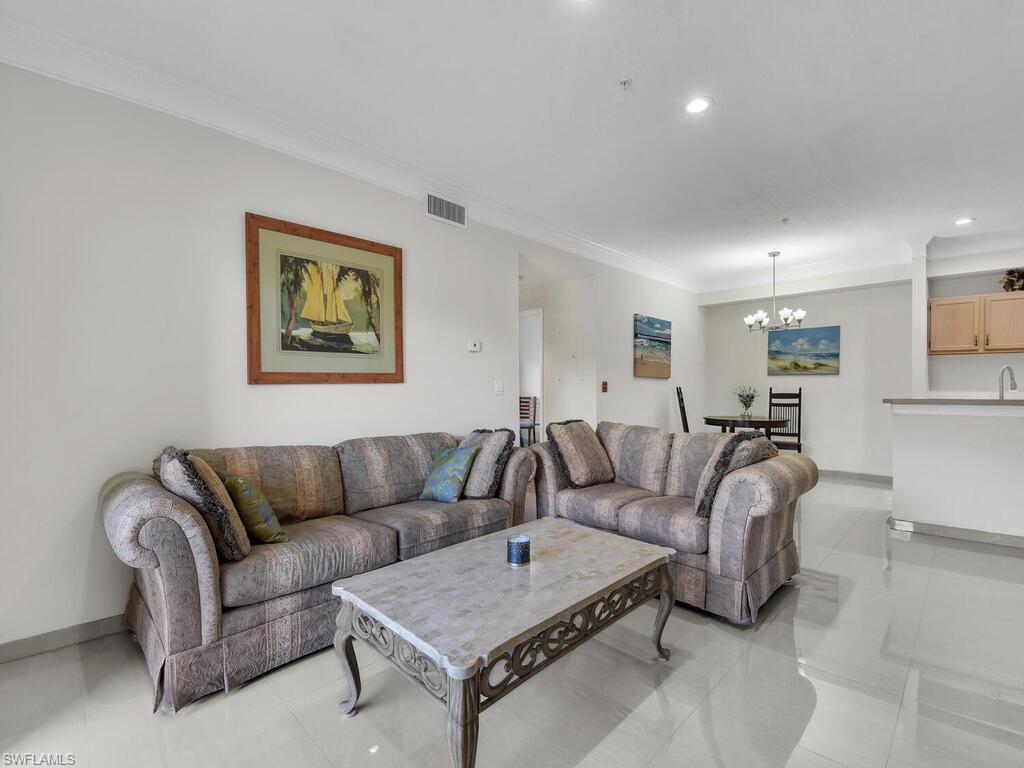 ROYAL GREENS - Residential