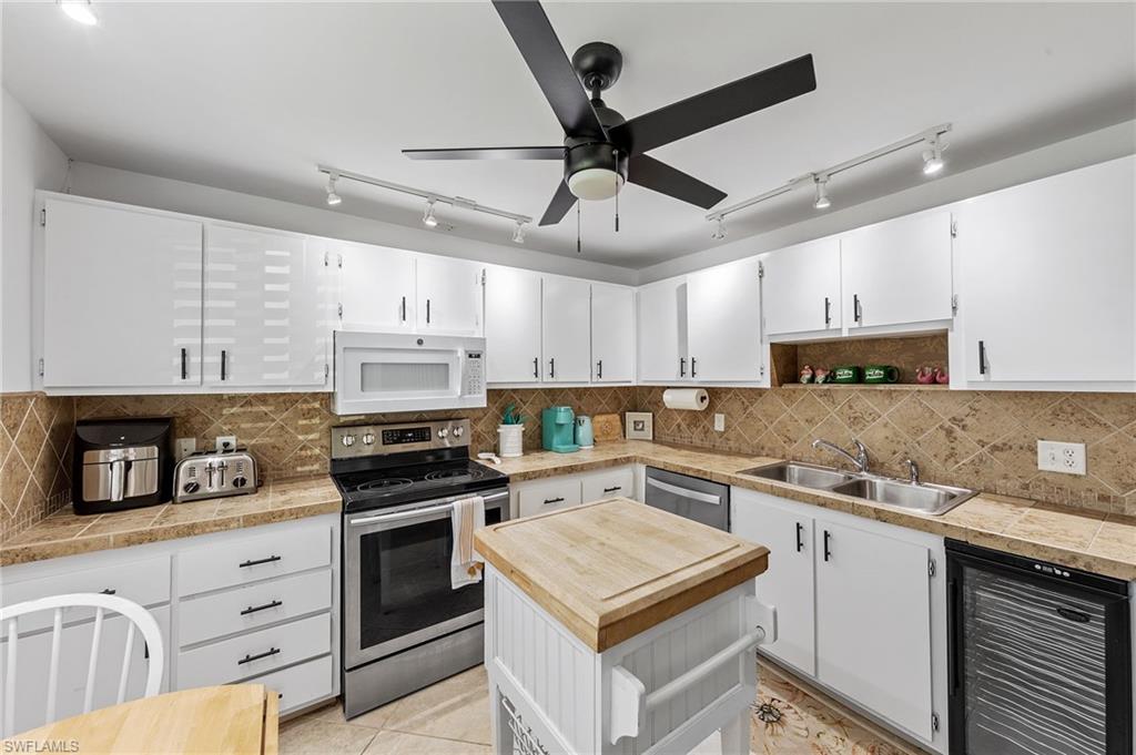 GLADES COUNTRY CLUB - Residential