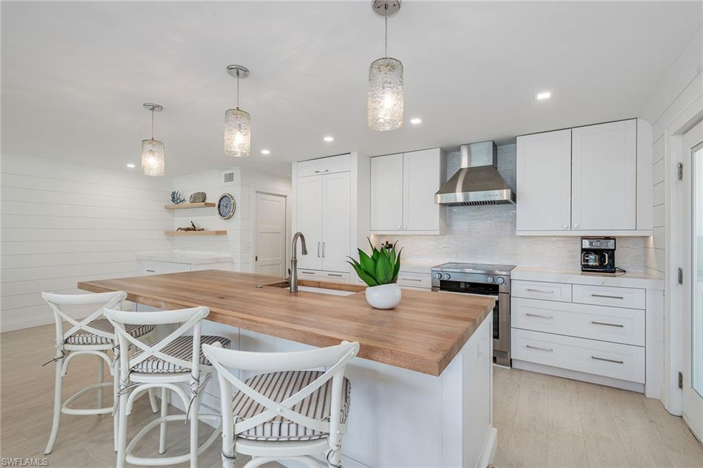 2850 Gulf Shore BLVD N 110