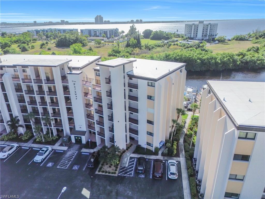 PARKWAY CONDO - Residential