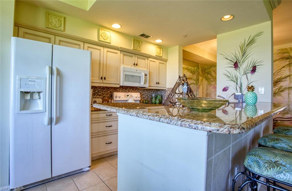 LAKESIDE GREEN - Residential