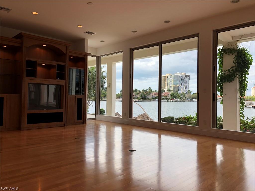 PARK SHORE - Residential