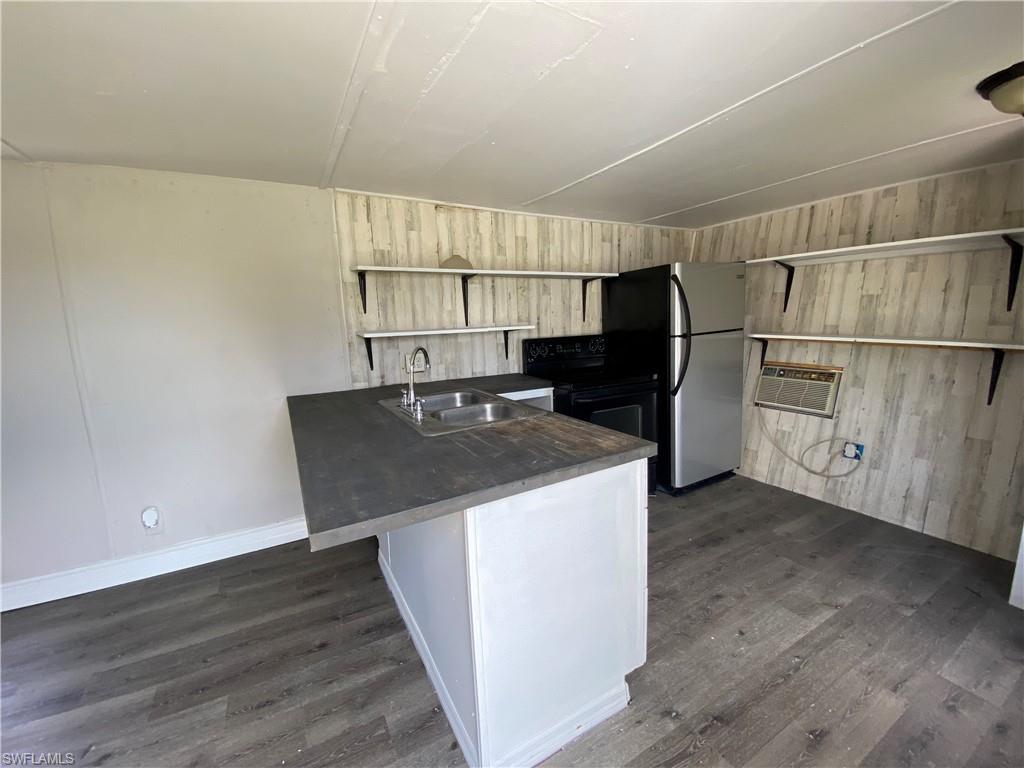 SUNCOAST ESTATES UNREC - Residential Lease