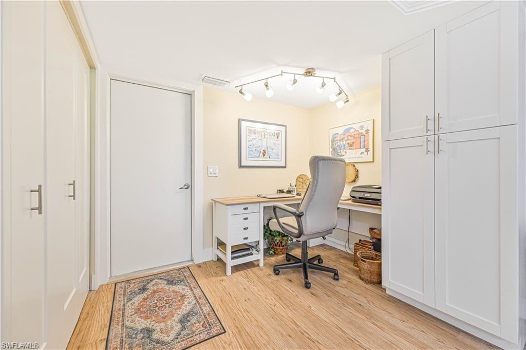 ISLAND PARK VILLAGE - Residential