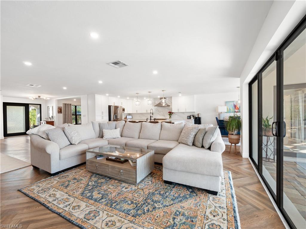 TOWN AND RIVER - Residential