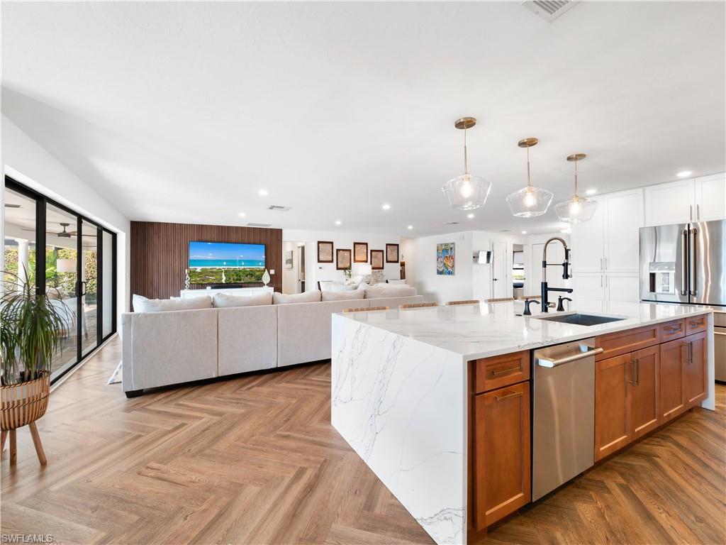 TOWN AND RIVER - Residential