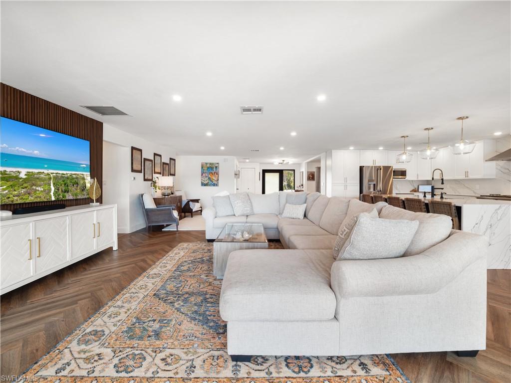 TOWN AND RIVER - Residential