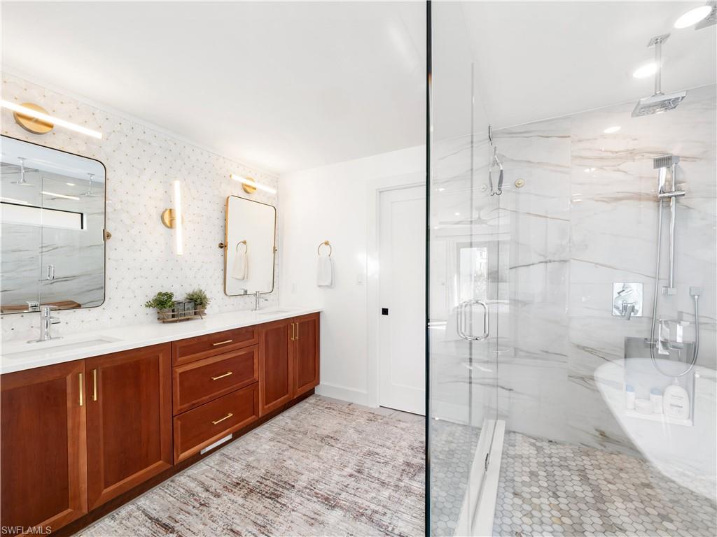 TOWN AND RIVER - Residential