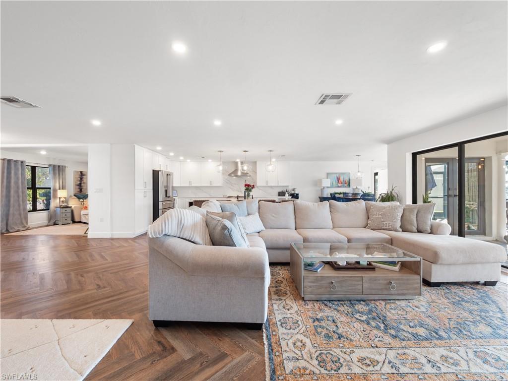 TOWN AND RIVER - Residential