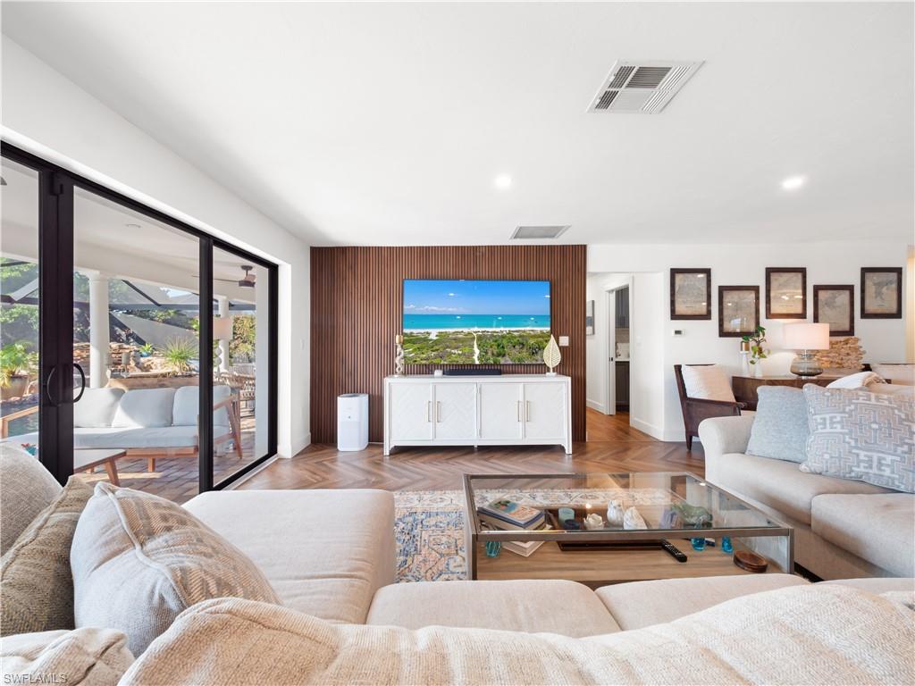 TOWN AND RIVER - Residential