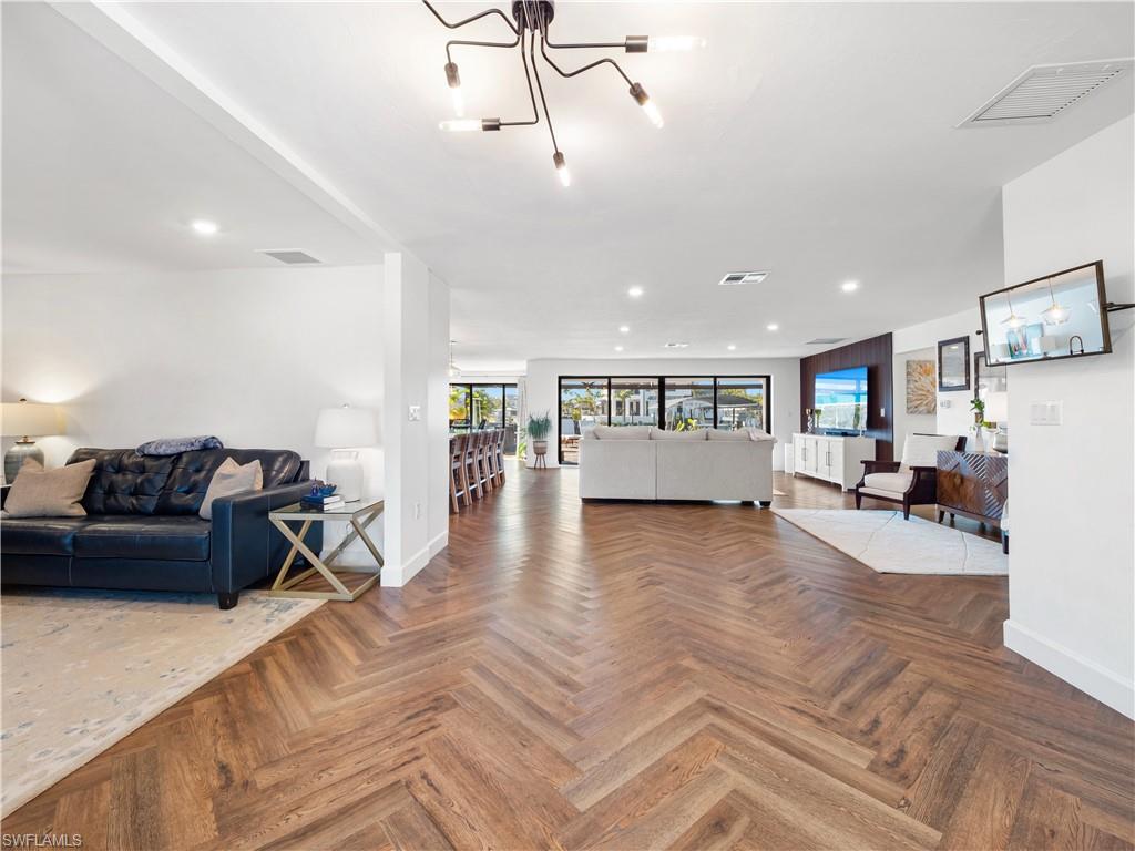 TOWN AND RIVER - Residential