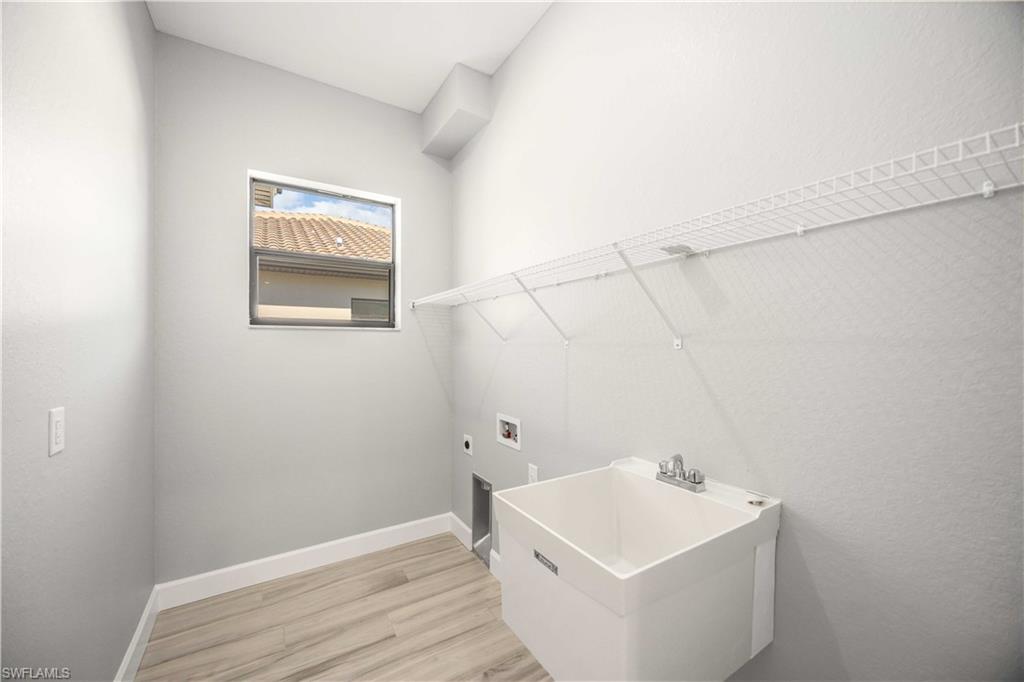 WINDWARD ISLE - Residential