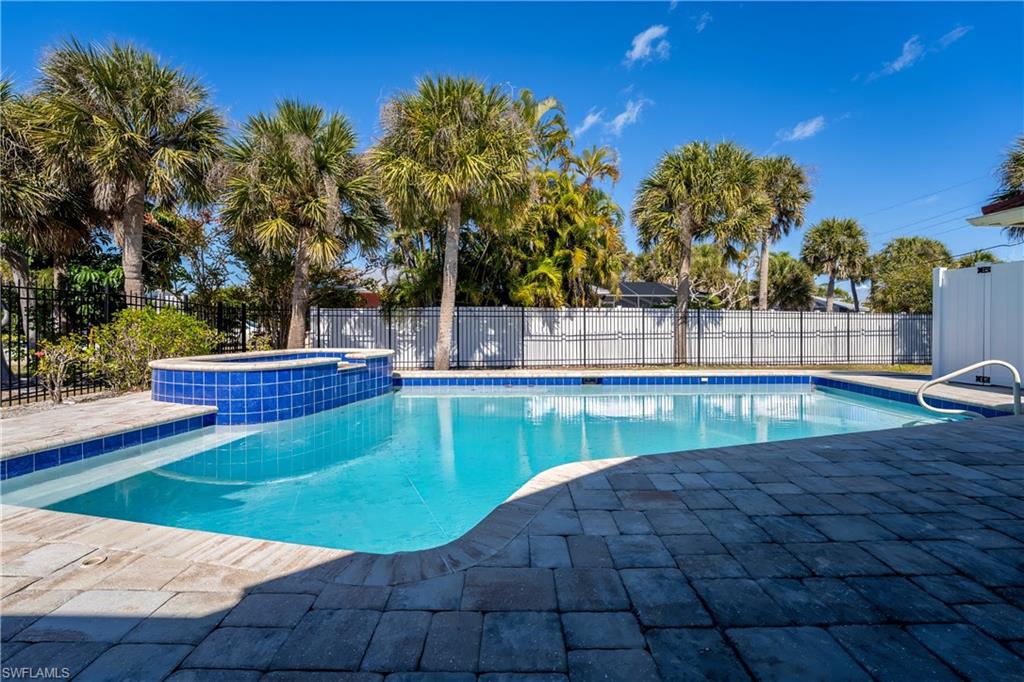 EAST ROCKS - Residential