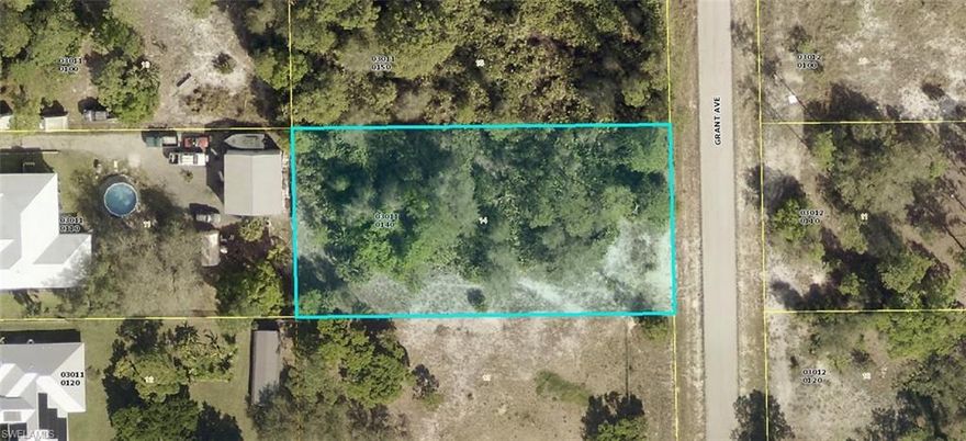 This Lot is in the Lake Camille Area and backs up to a beautiful home. The vacant parcel of land is in a well-established neighborhood off of E. 5th Street that runs into Joel Blvd.