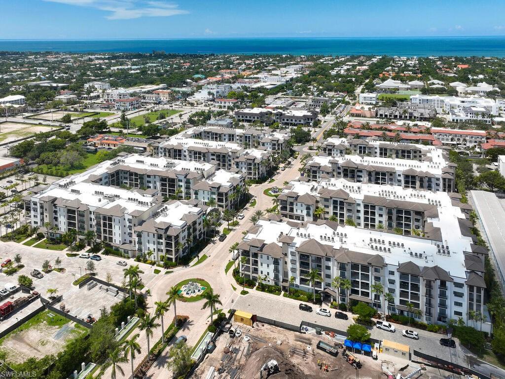 NAPLES SQUARE - Residential