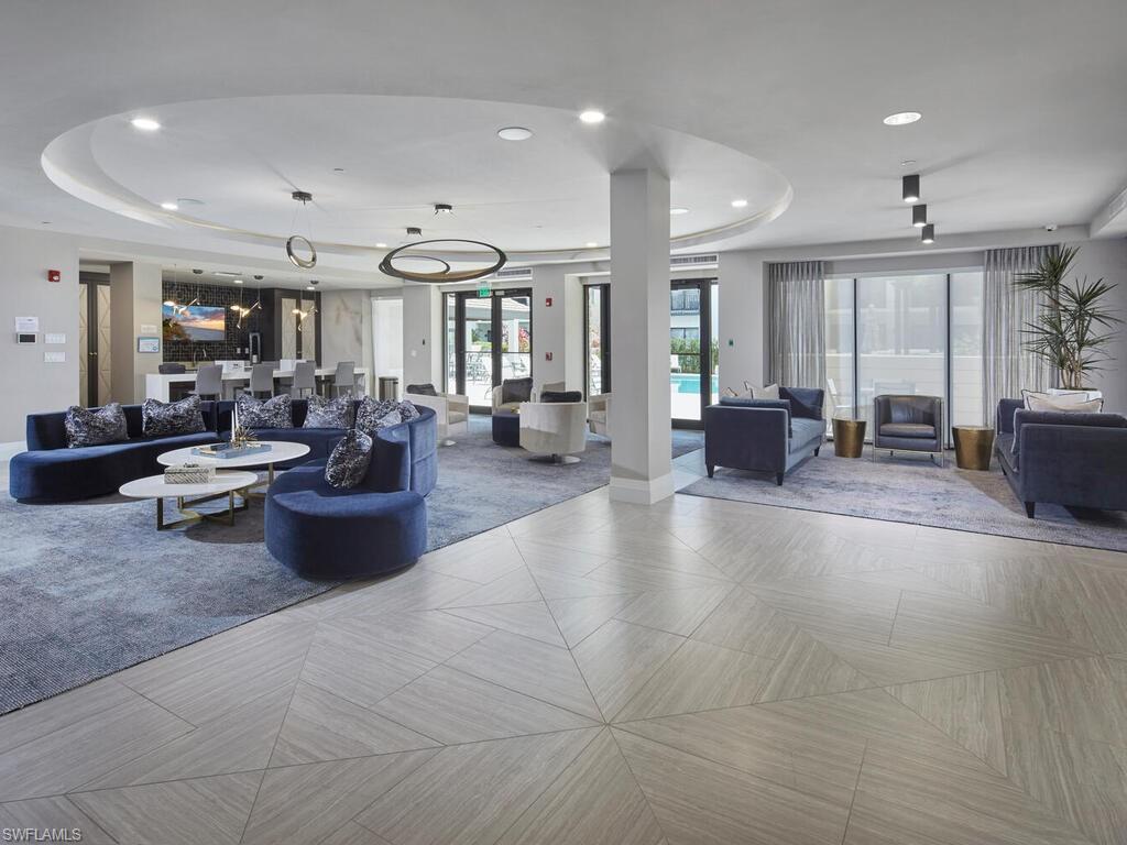 NAPLES SQUARE - Residential