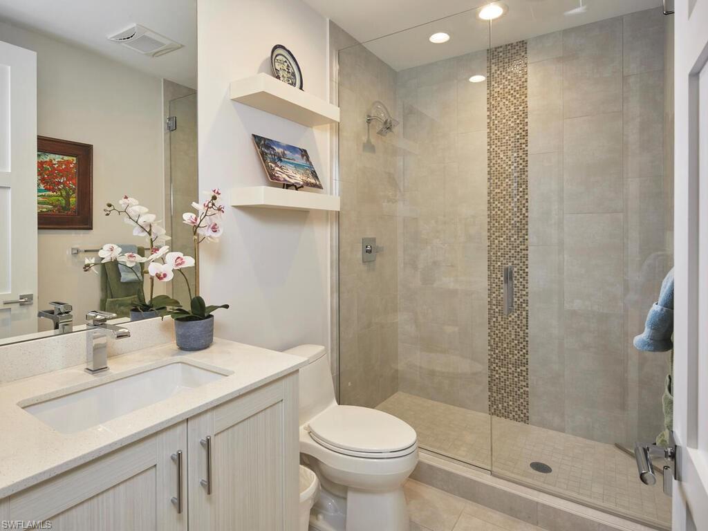 NAPLES SQUARE - Residential