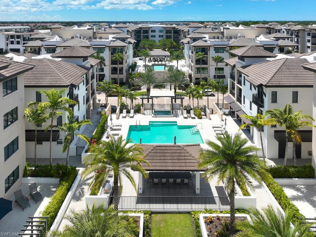 NAPLES SQUARE - Residential
