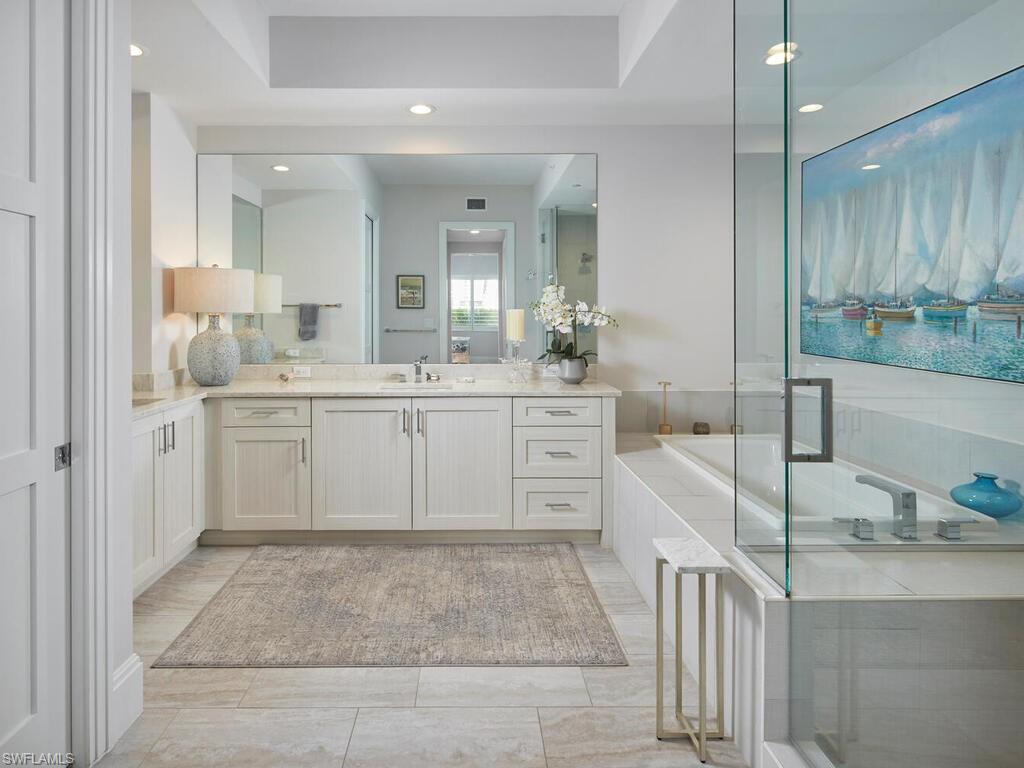 NAPLES SQUARE - Residential