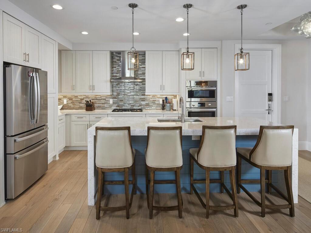 NAPLES SQUARE - Residential