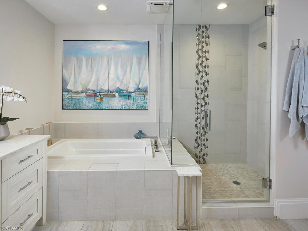 NAPLES SQUARE - Residential