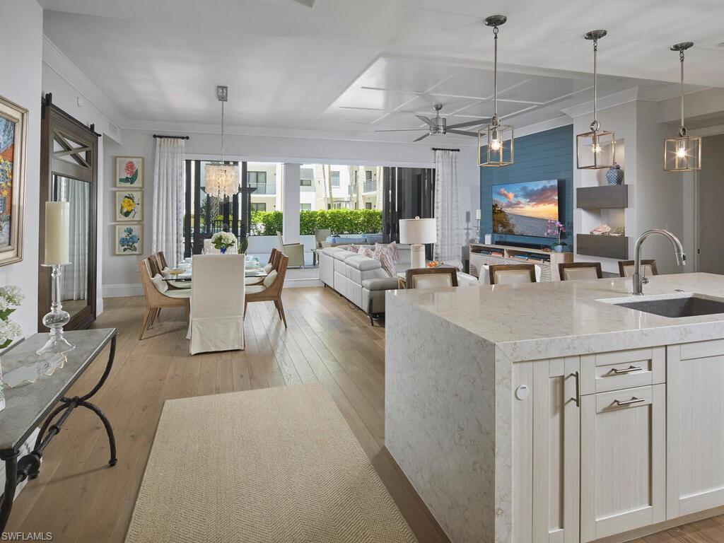 NAPLES SQUARE - Residential