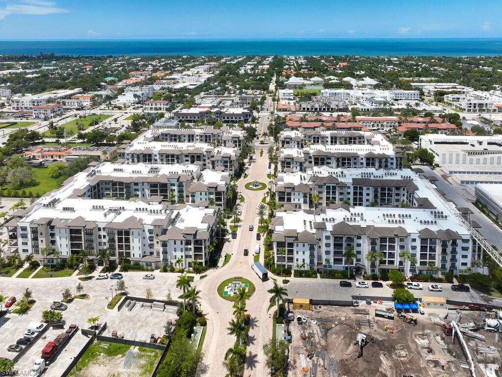 NAPLES SQUARE - Residential