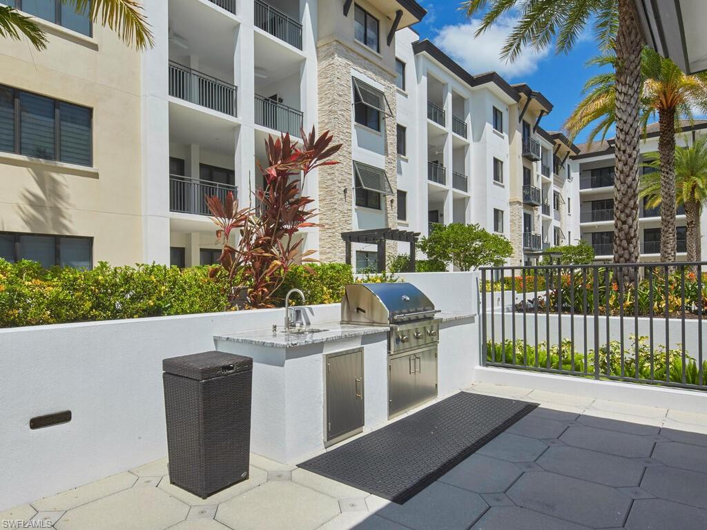 NAPLES SQUARE - Residential