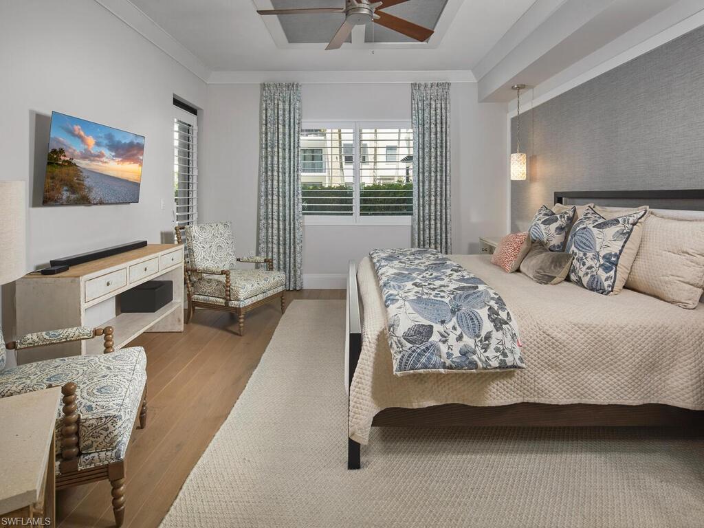 NAPLES SQUARE - Residential