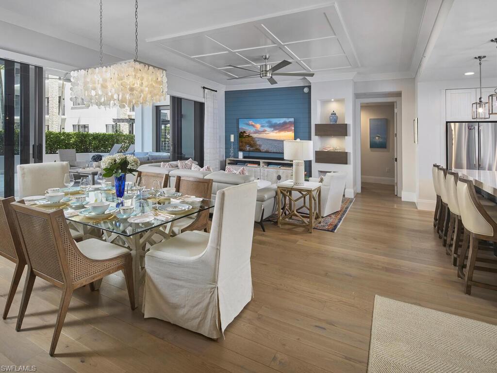 NAPLES SQUARE - Residential