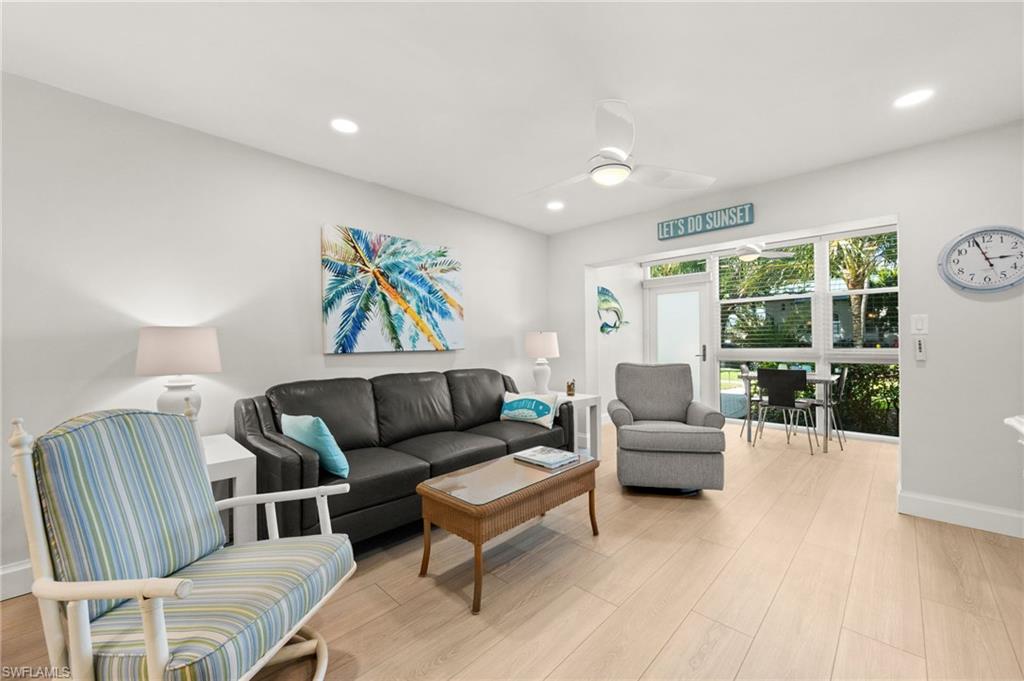 TOWN MANOR - Residential