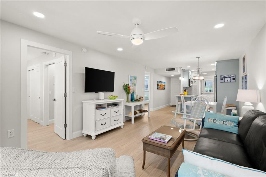 TOWN MANOR - Residential