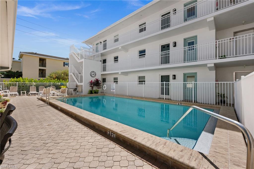 TOWN MANOR - Residential