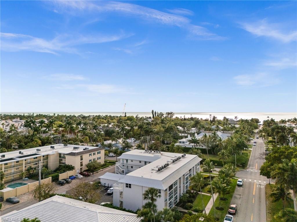 TOWN MANOR - Residential