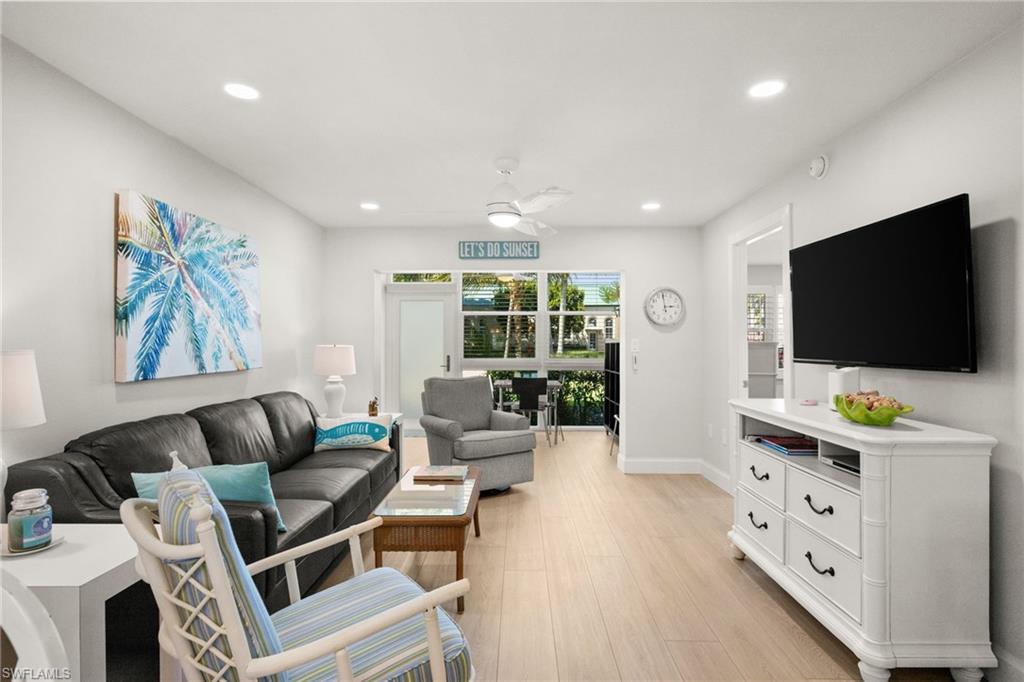 TOWN MANOR - Residential