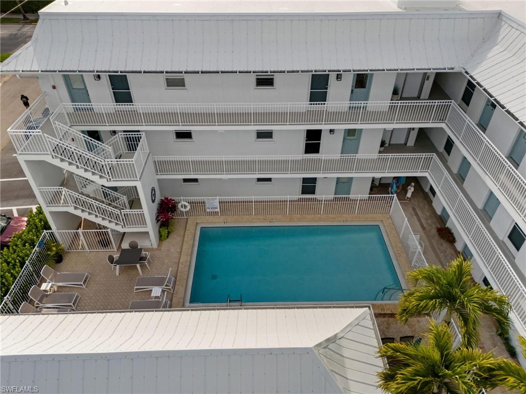 TOWN MANOR - Residential