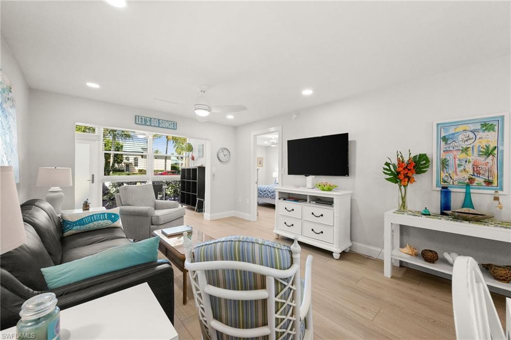 TOWN MANOR - Residential