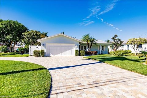 1590 Sandpiper ST NAPLES FL 34102