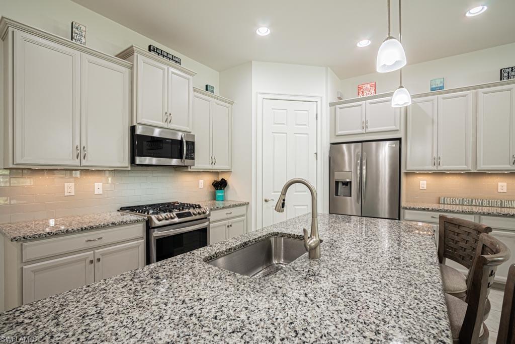 SAVANNAH LAKES - Residential