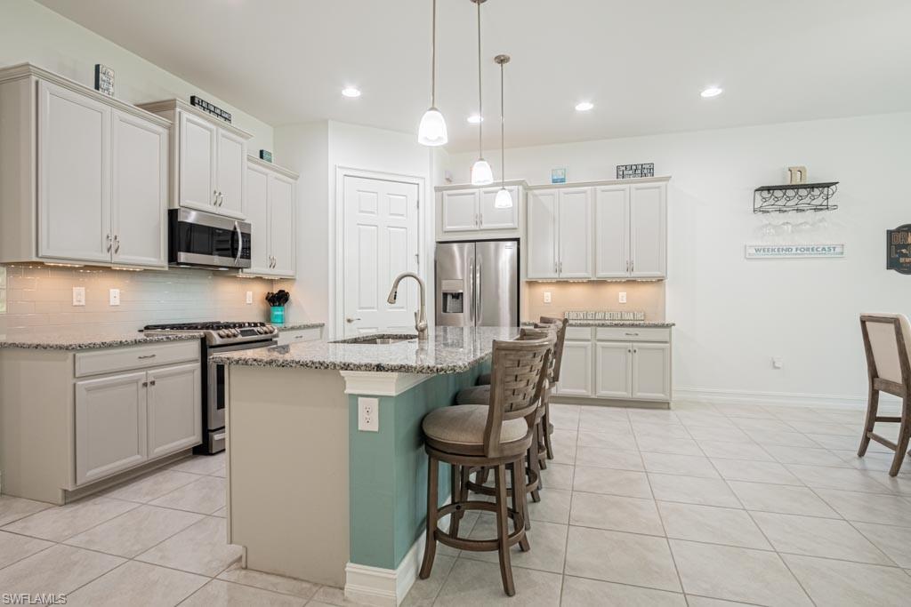 SAVANNAH LAKES - Residential