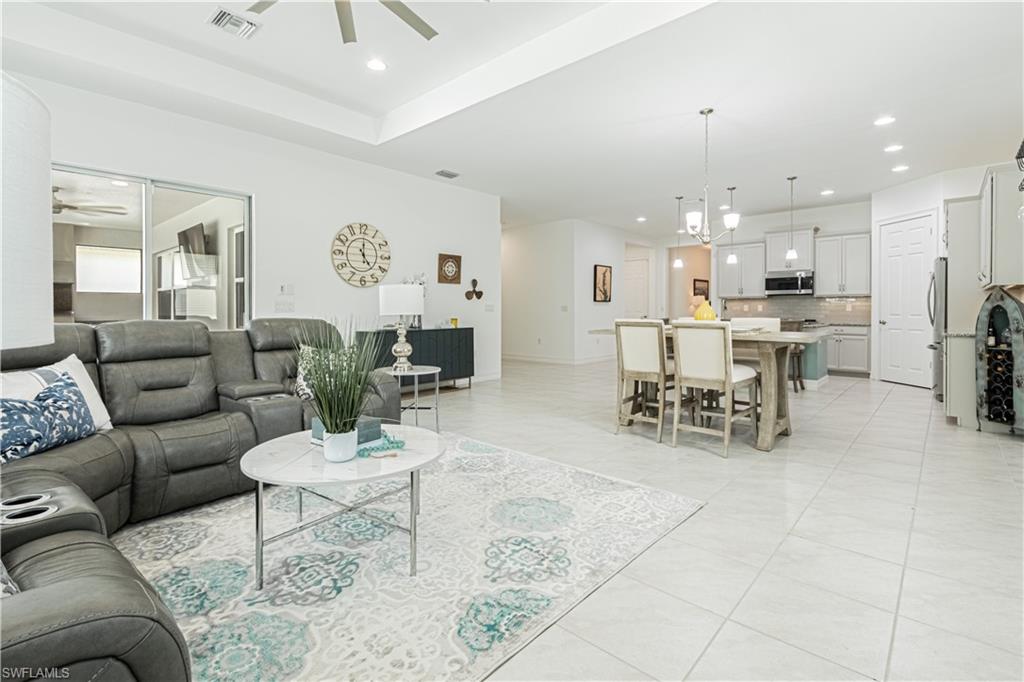 SAVANNAH LAKES - Residential