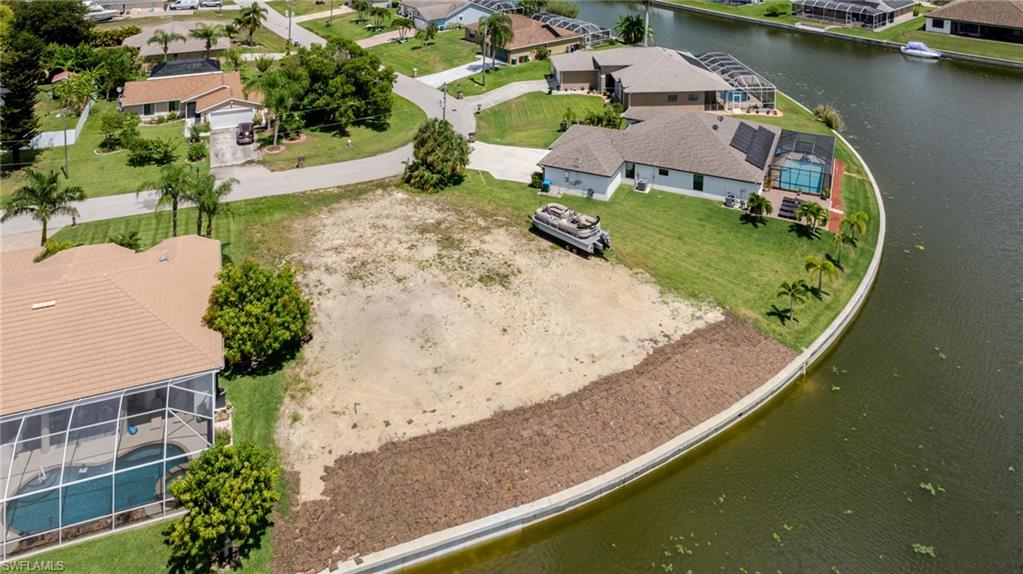 CAPE CORAL - Land